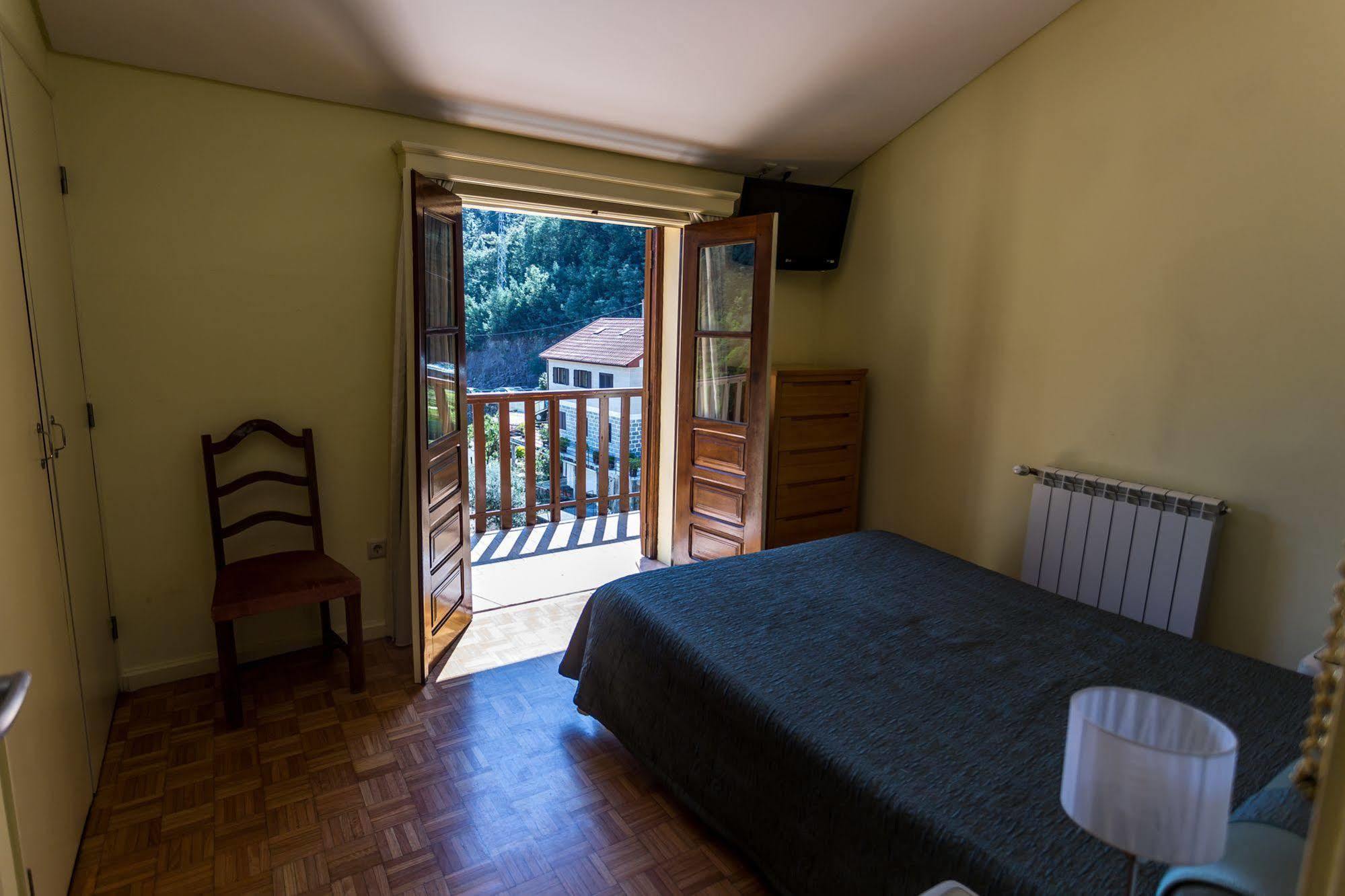Adelaide Hotel Geres Luaran gambar