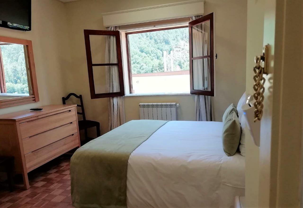 Adelaide Hotel Geres Luaran gambar