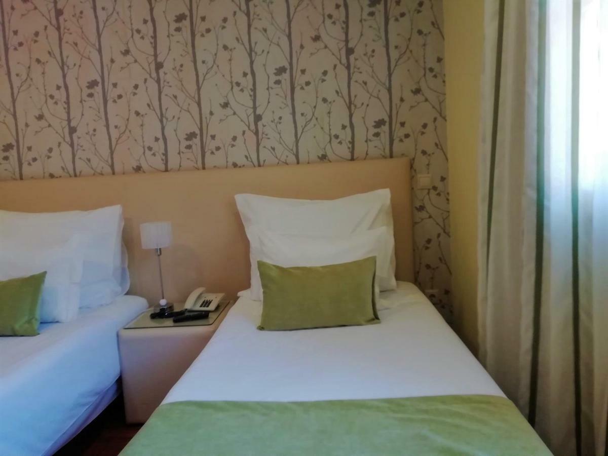 Adelaide Hotel Geres Luaran gambar