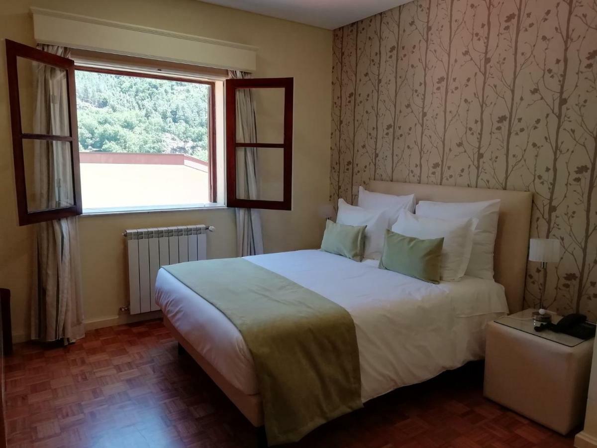 Adelaide Hotel Geres Luaran gambar