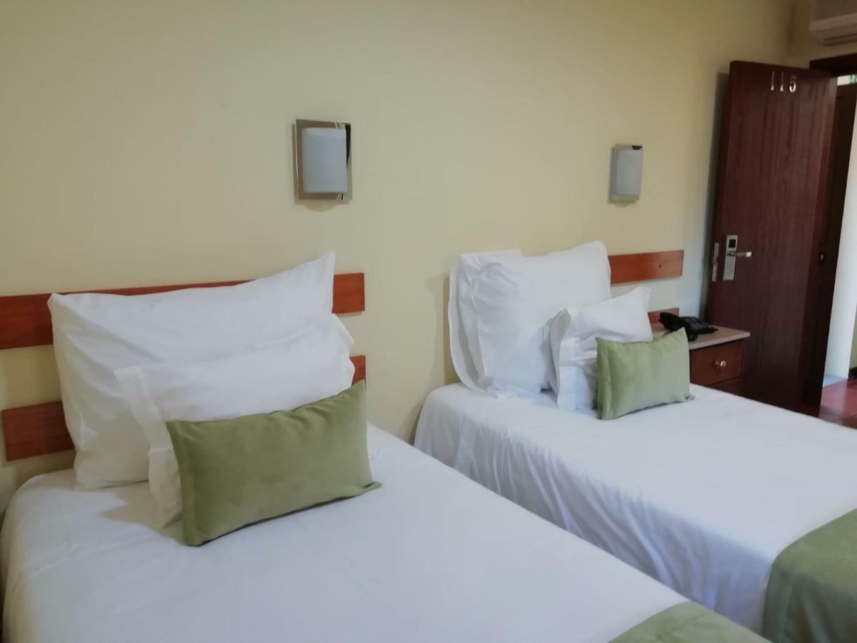 Adelaide Hotel Geres Luaran gambar