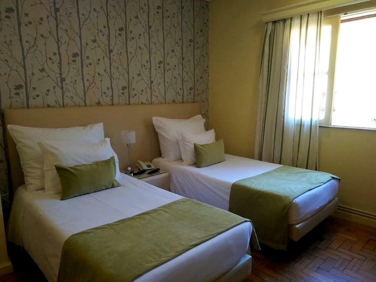 Adelaide Hotel Geres Luaran gambar
